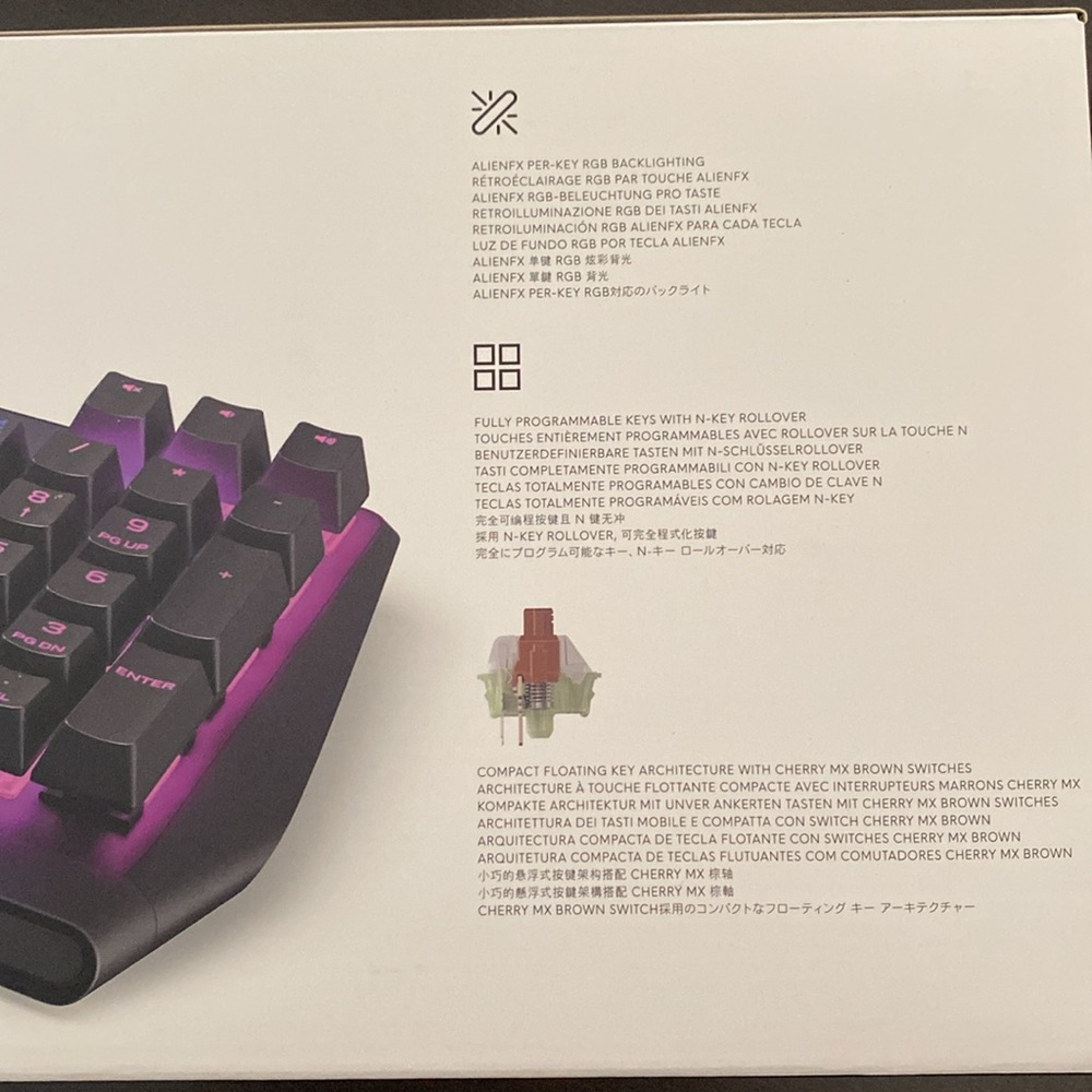 Alienware RGB Gaming Keyboard - Picture 5 of 5